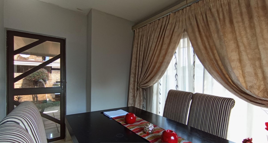 3 Bedroom Property for Sale in Mondeor Gauteng