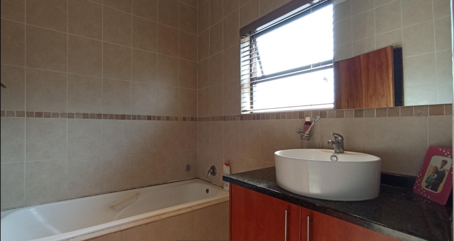 3 Bedroom Property for Sale in Mondeor Gauteng
