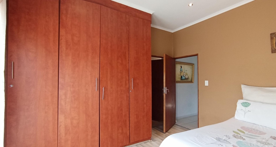 3 Bedroom Property for Sale in Mondeor Gauteng