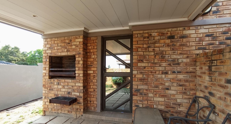 3 Bedroom Property for Sale in Mondeor Gauteng