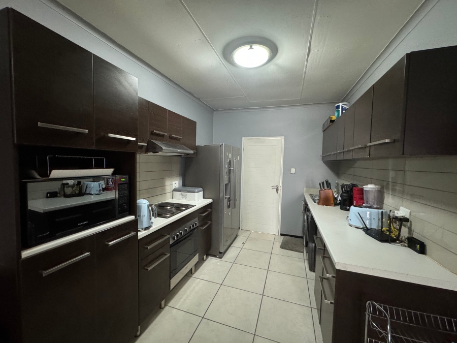 2 Bedroom Property for Sale in Oakdene Gauteng