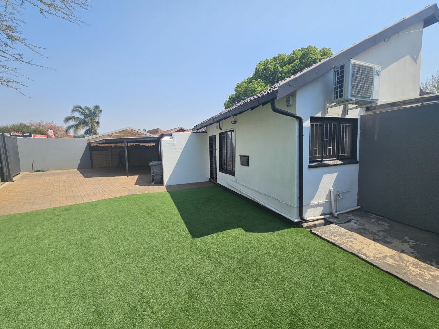 Commercial Property for Sale in Rooihuiskraal Gauteng