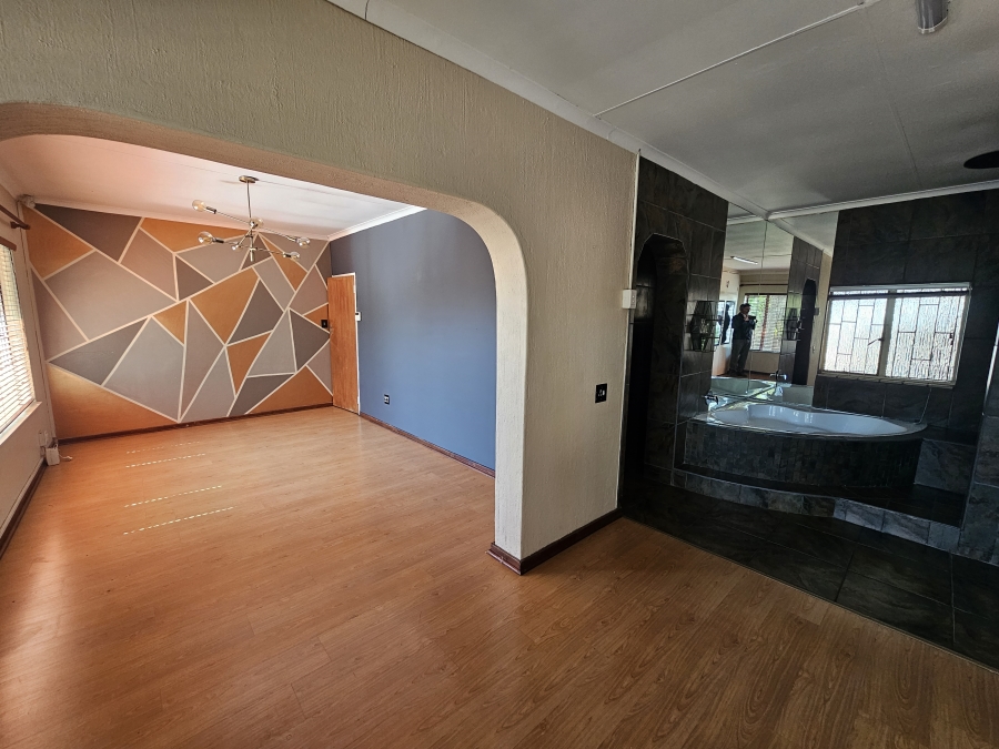Commercial Property for Sale in Rooihuiskraal Gauteng