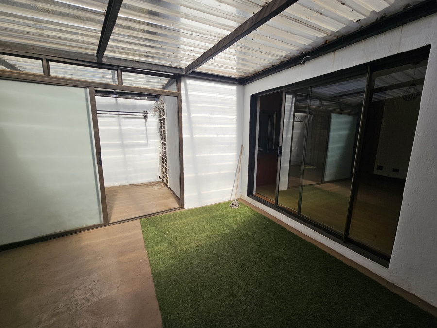 Commercial Property for Sale in Rooihuiskraal Gauteng