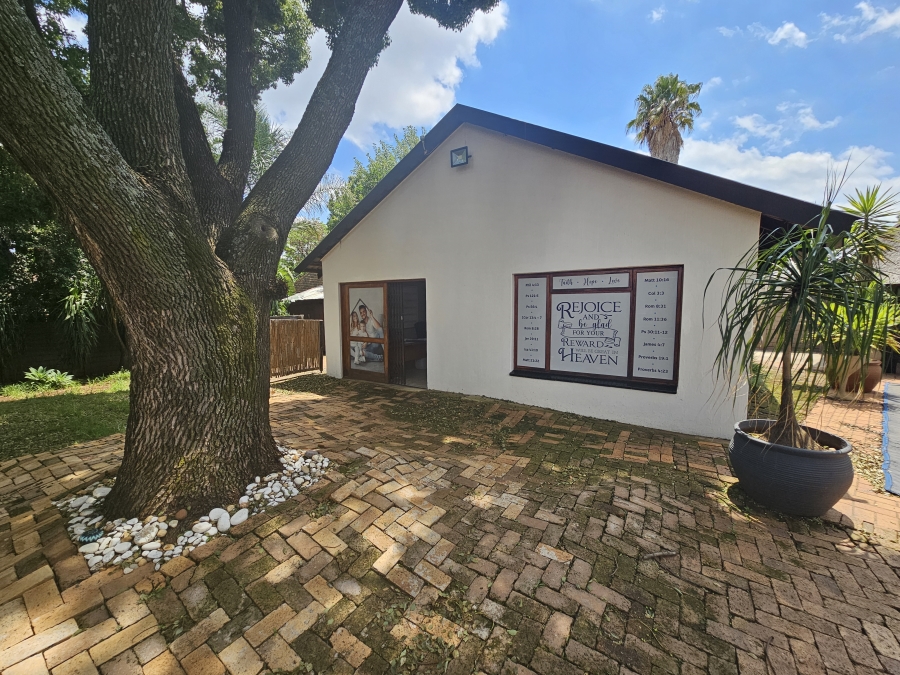 Commercial Property for Sale in Rooihuiskraal Gauteng
