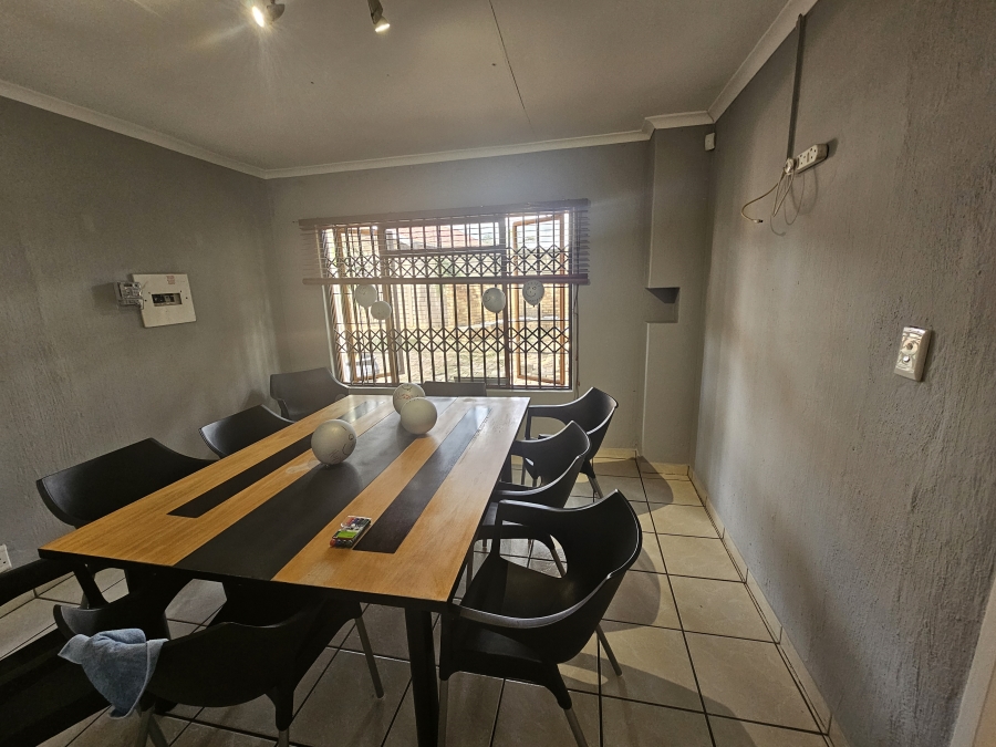 Commercial Property for Sale in Rooihuiskraal Gauteng
