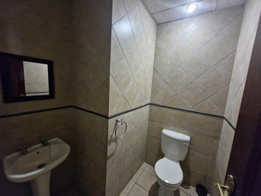 To Let commercial Property for Rent in Die Hoewes Gauteng