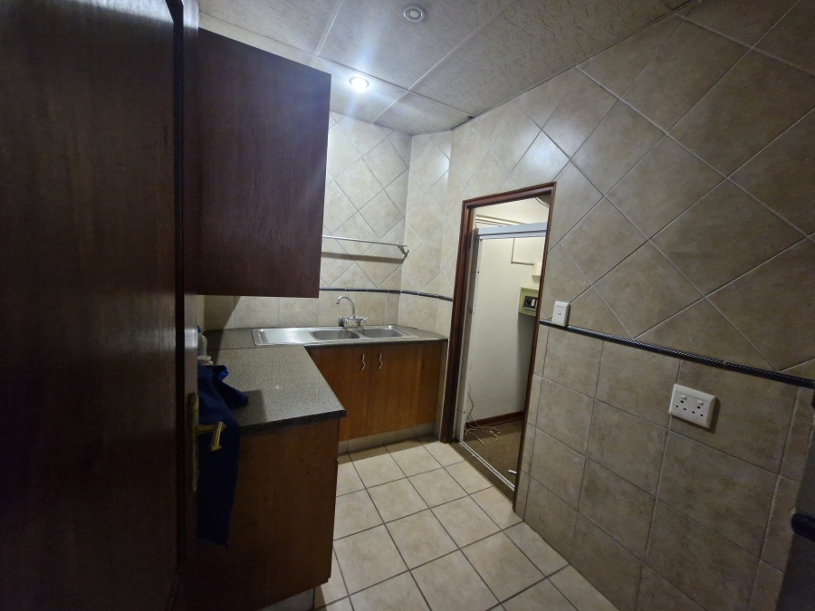 To Let commercial Property for Rent in Die Hoewes Gauteng