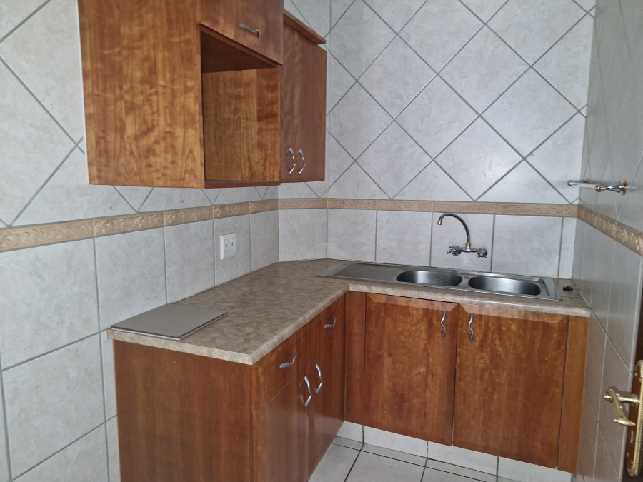 To Let commercial Property for Rent in Die Hoewes Gauteng