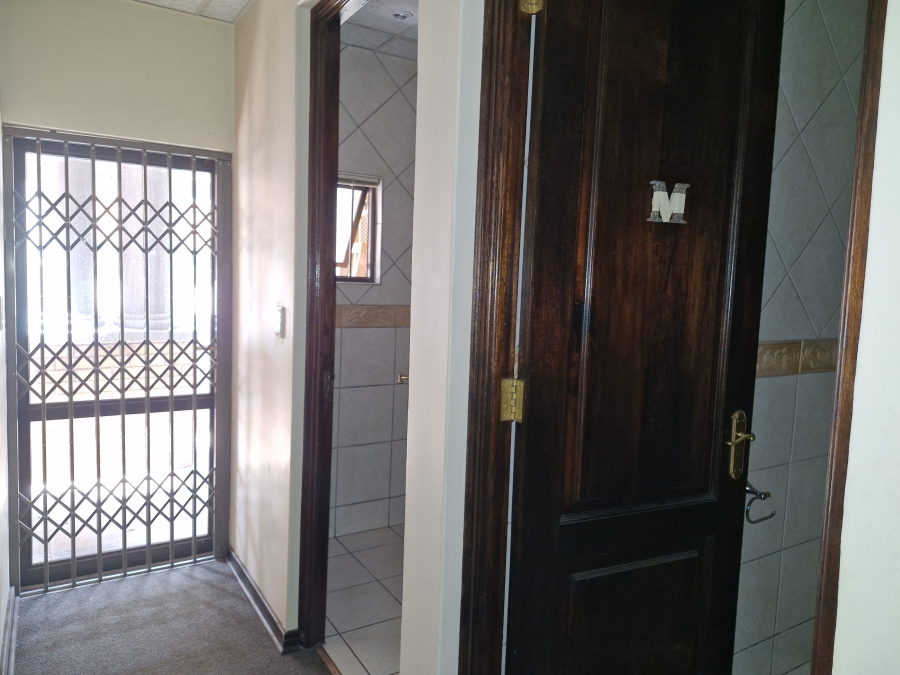 To Let commercial Property for Rent in Die Hoewes Gauteng