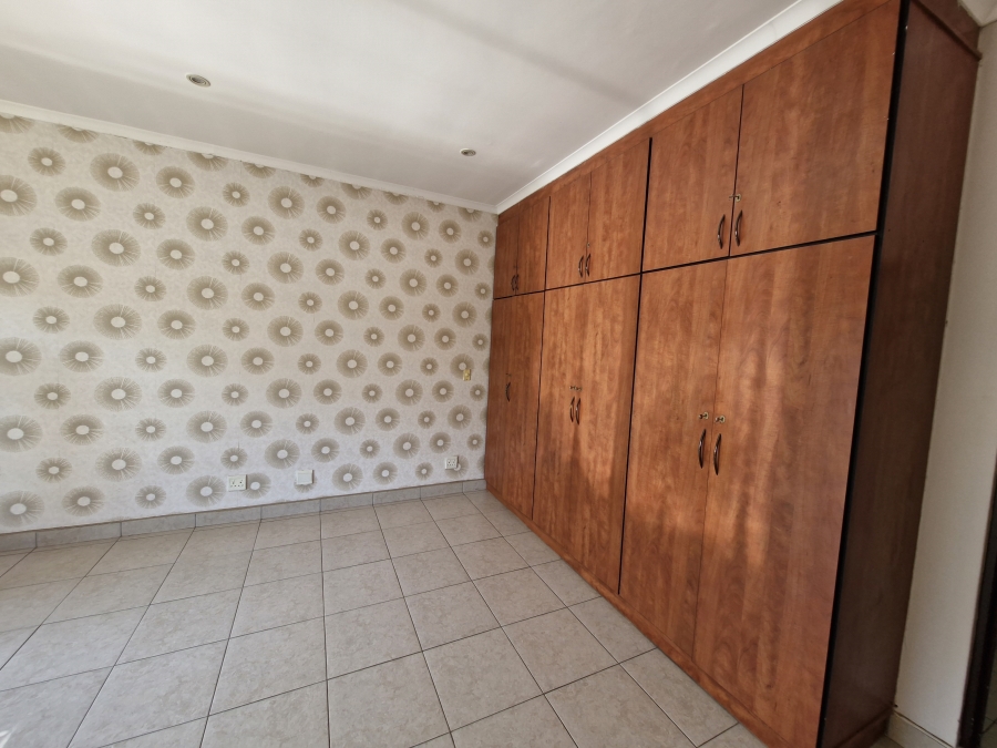 Commercial Property for Sale in Raslouw A H Gauteng
