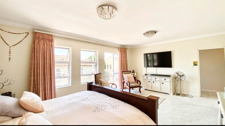 4 Bedroom Property for Sale in Greenstone Hill Gauteng