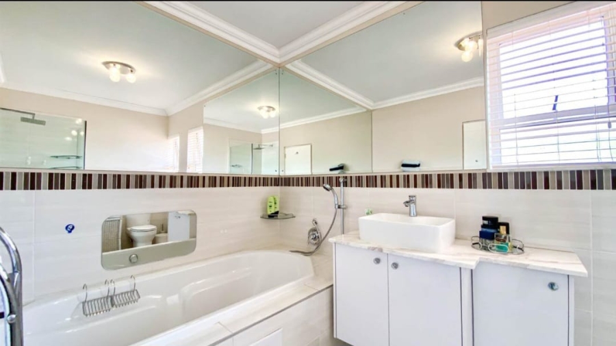 4 Bedroom Property for Sale in Greenstone Hill Gauteng