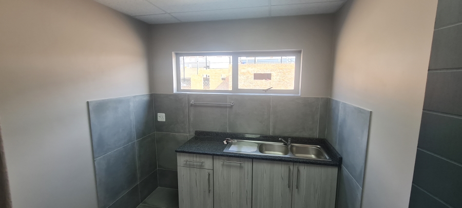 To Let commercial Property for Rent in Knoppieslaagte Gauteng