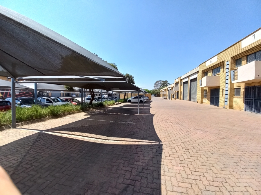 To Let commercial Property for Rent in Driehoek Gauteng