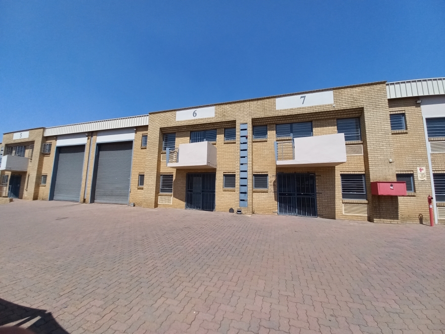 To Let commercial Property for Rent in Driehoek Gauteng