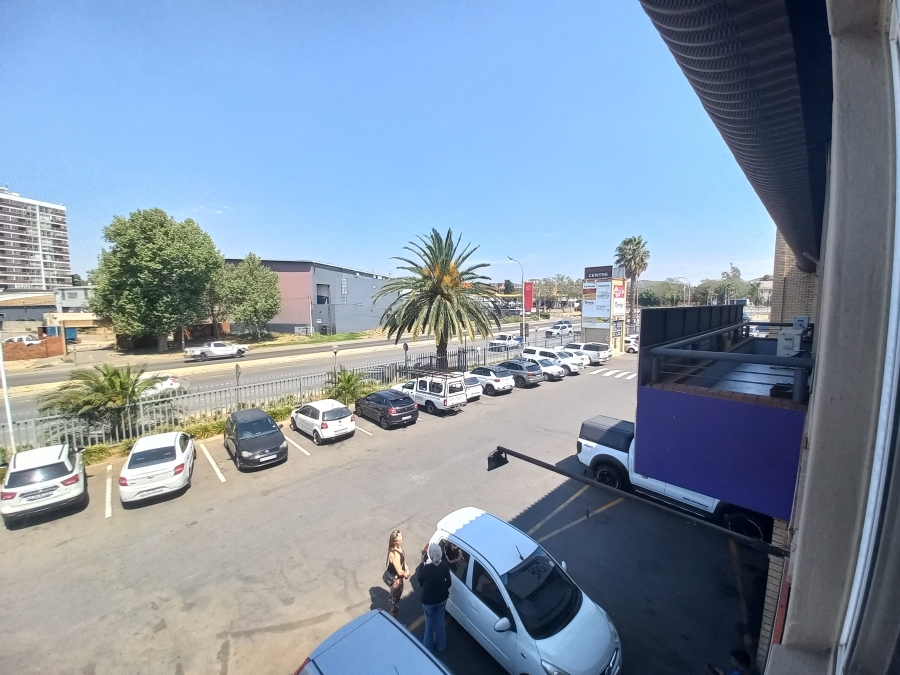 To Let commercial Property for Rent in New Redruth Gauteng