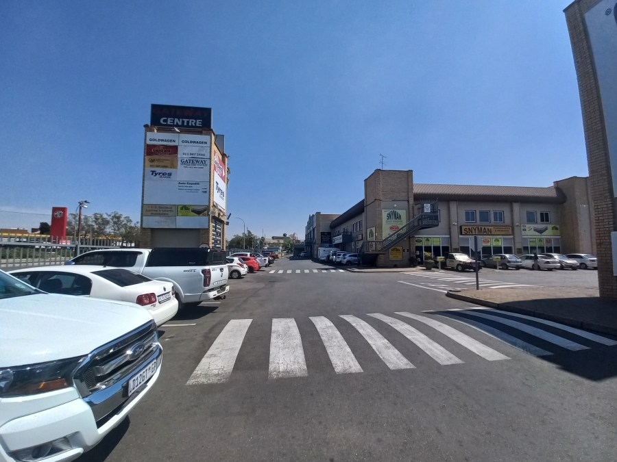 To Let commercial Property for Rent in New Redruth Gauteng