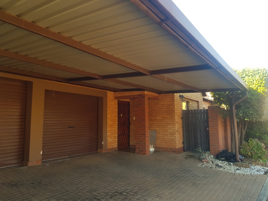 2 Bedroom Property for Sale in Montana Tuine Gauteng