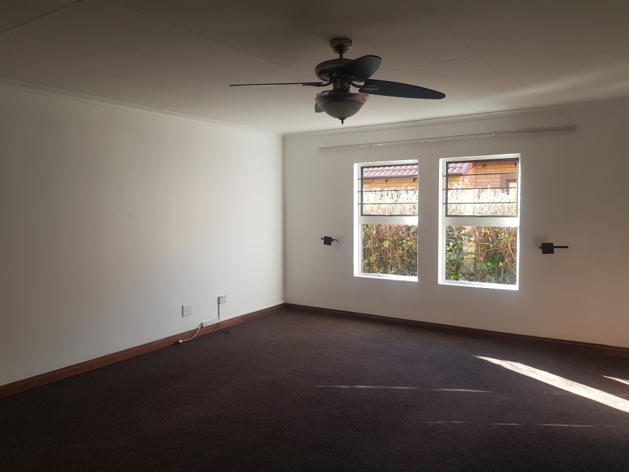 2 Bedroom Property for Sale in Montana Tuine Gauteng