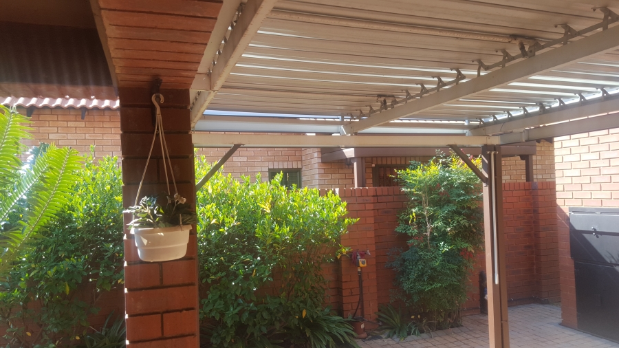 2 Bedroom Property for Sale in Montana Tuine Gauteng