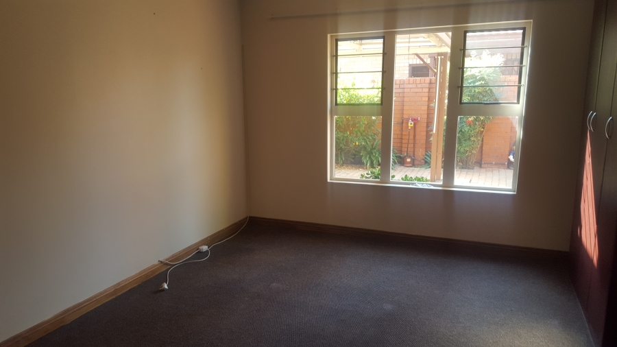 2 Bedroom Property for Sale in Montana Tuine Gauteng