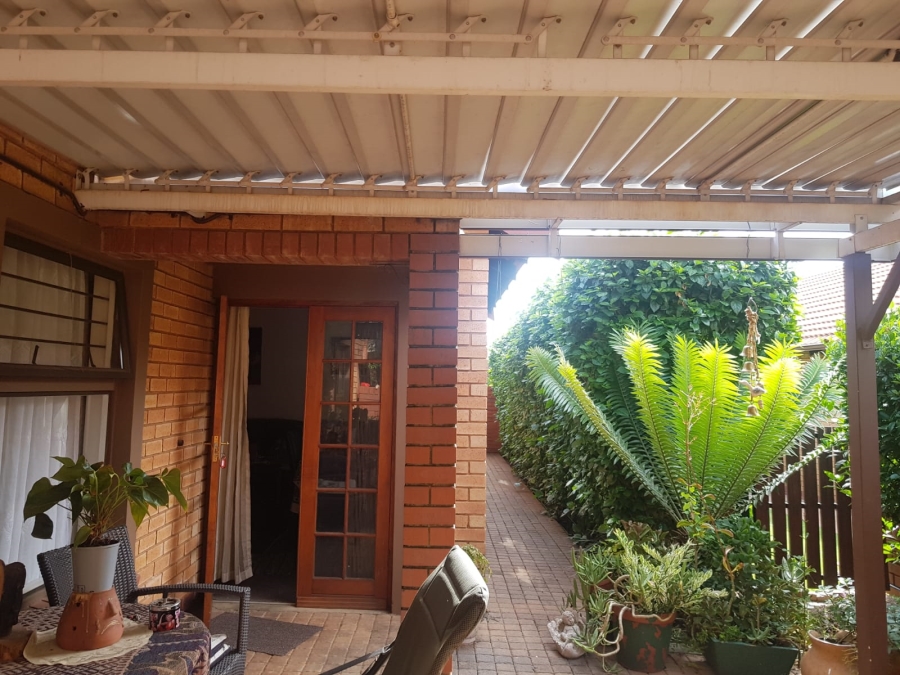 2 Bedroom Property for Sale in Montana Tuine Gauteng