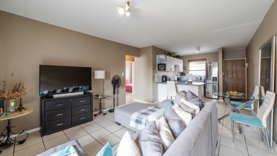 To Let 2 Bedroom Property for Rent in Vorna Valley Gauteng