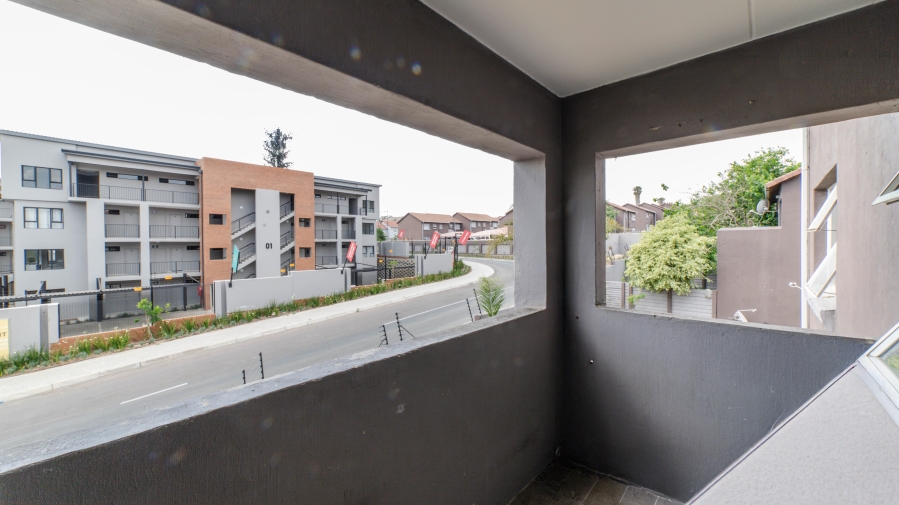 To Let 2 Bedroom Property for Rent in Vorna Valley Gauteng