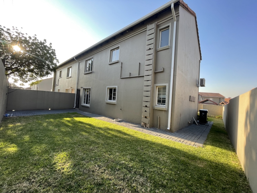 2 Bedroom Property for Sale in Vorna Valley Gauteng
