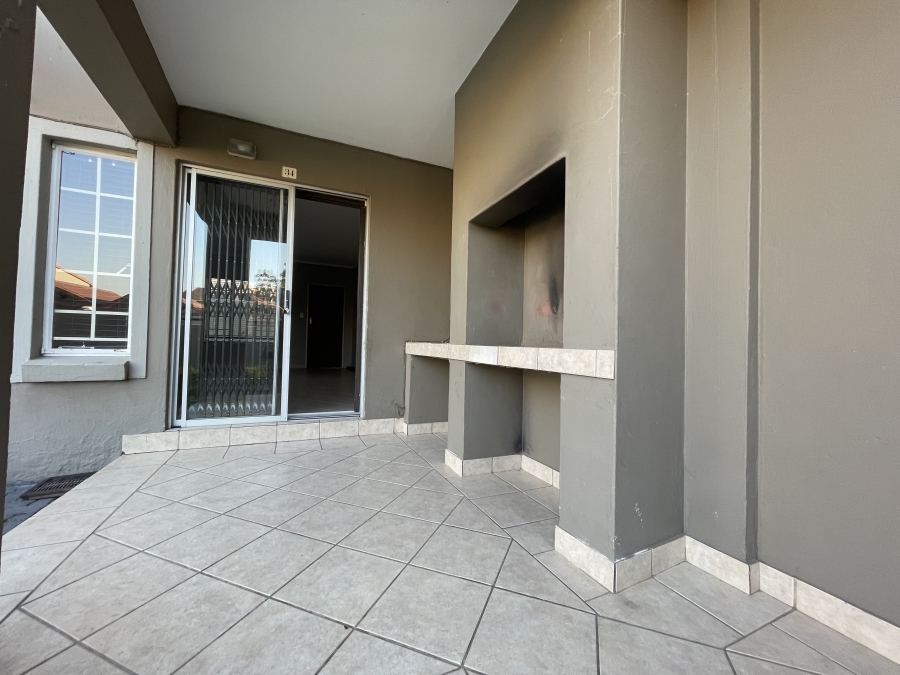2 Bedroom Property for Sale in Vorna Valley Gauteng