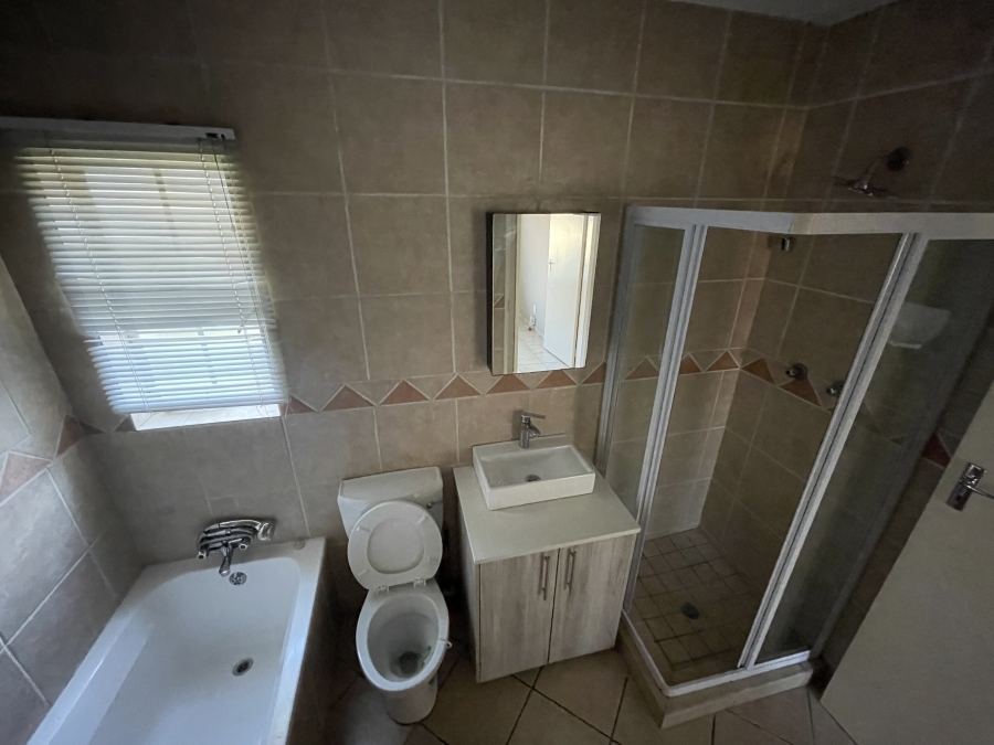 2 Bedroom Property for Sale in Vorna Valley Gauteng