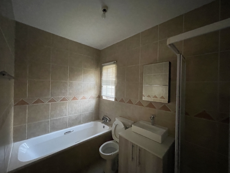 2 Bedroom Property for Sale in Vorna Valley Gauteng