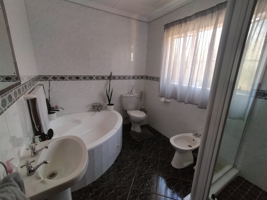 4 Bedroom Property for Sale in Pretoria North Gauteng