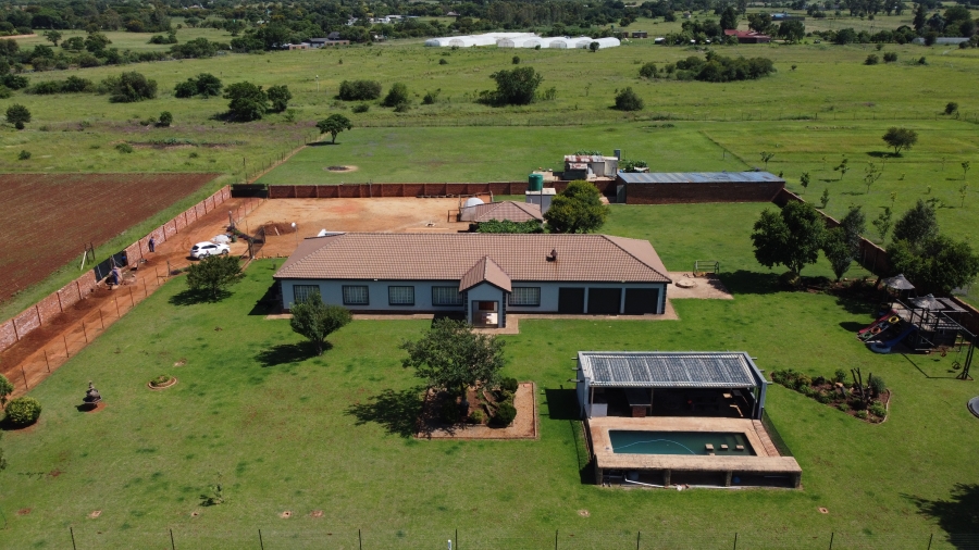 5 Bedroom Property for Sale in Kameeldrift West Gauteng