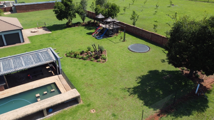 5 Bedroom Property for Sale in Kameeldrift West Gauteng