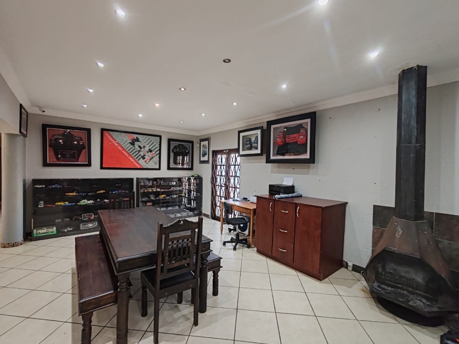 5 Bedroom Property for Sale in Kameeldrift West Gauteng