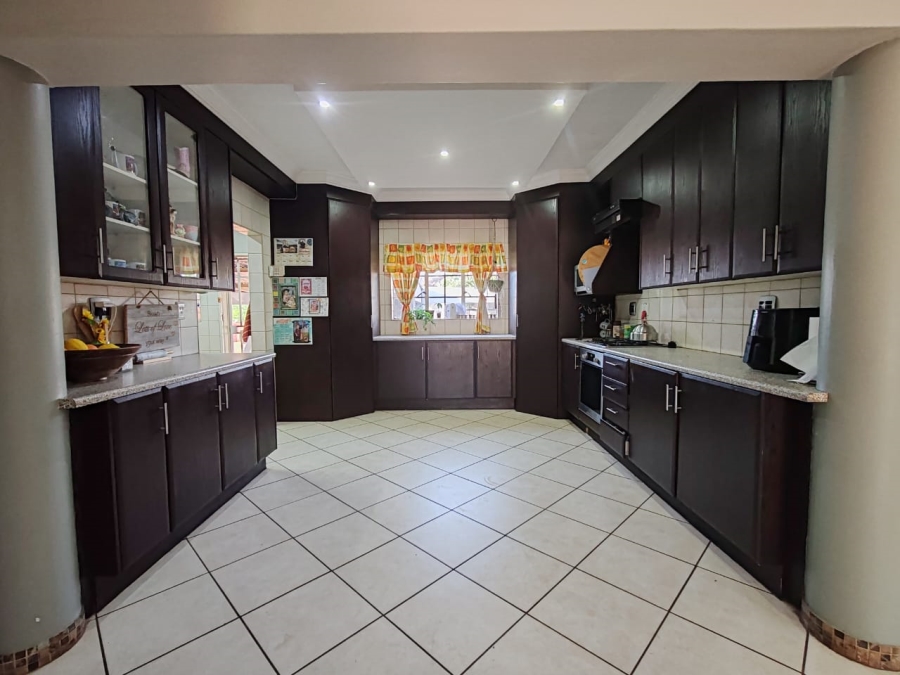 5 Bedroom Property for Sale in Kameeldrift West Gauteng