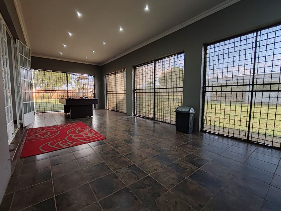 5 Bedroom Property for Sale in Kameeldrift West Gauteng