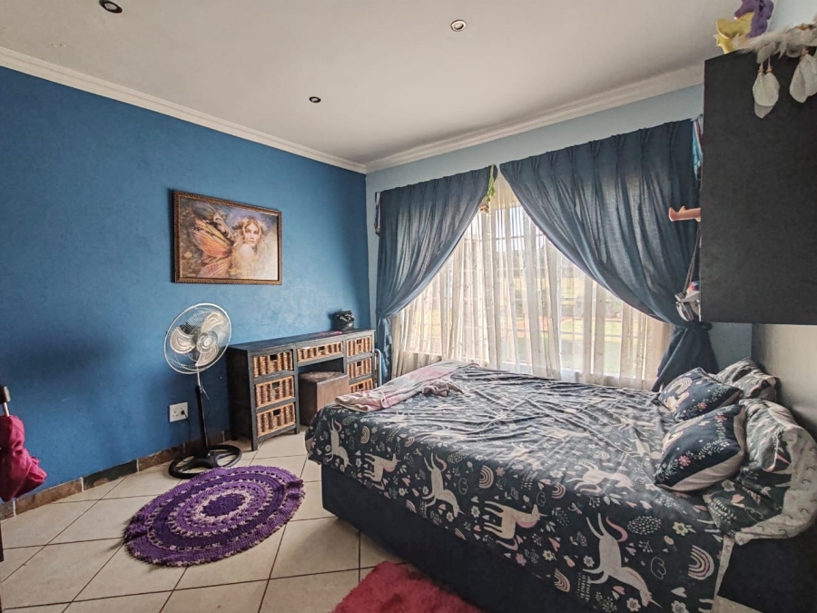 5 Bedroom Property for Sale in Kameeldrift West Gauteng