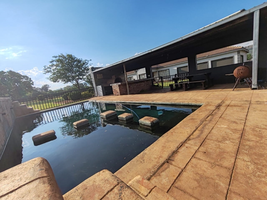 5 Bedroom Property for Sale in Kameeldrift West Gauteng