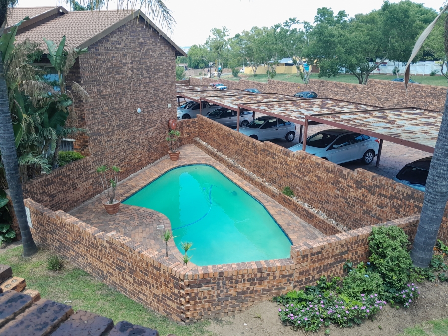 2 Bedroom Property for Sale in Vorna Valley Gauteng