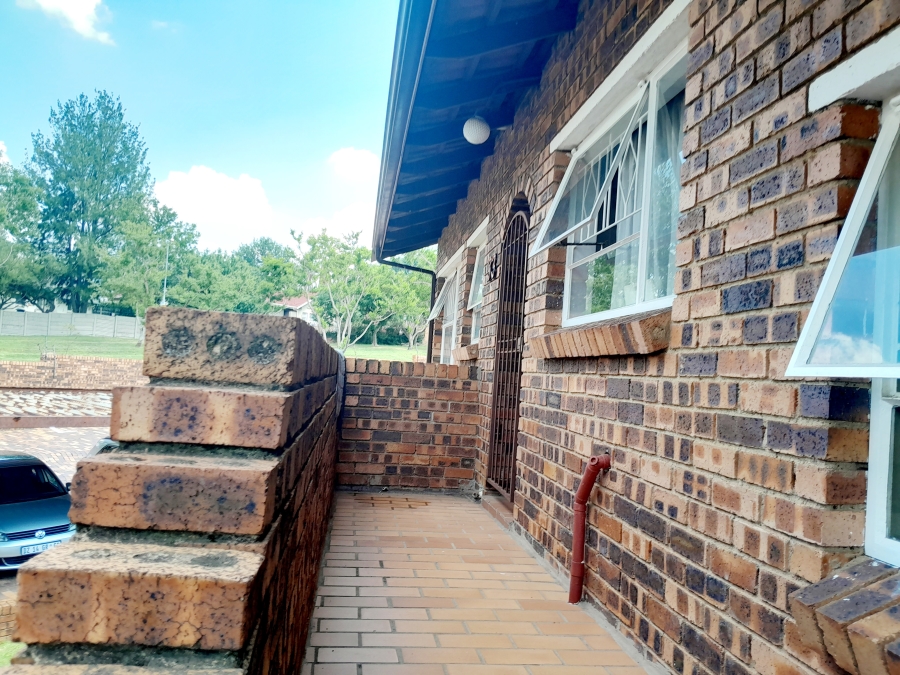 2 Bedroom Property for Sale in Vorna Valley Gauteng