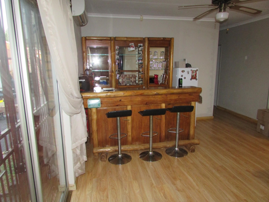 2 Bedroom Property for Sale in Eike Park Gauteng