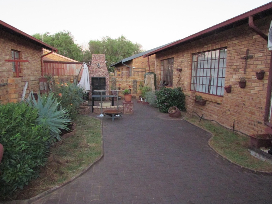 2 Bedroom Property for Sale in Eike Park Gauteng