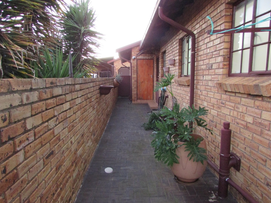 2 Bedroom Property for Sale in Eike Park Gauteng