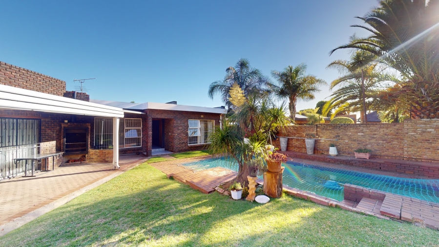 5 Bedroom Property for Sale in Sunward Park Gauteng
