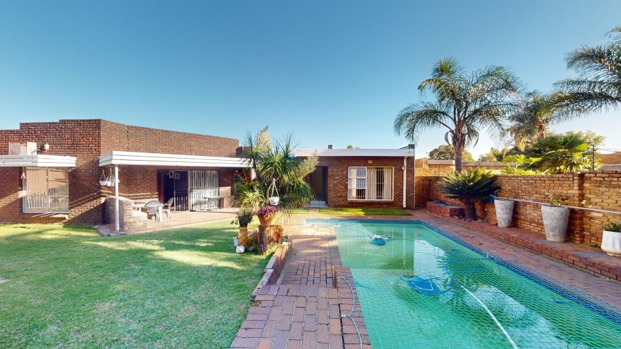 5 Bedroom Property for Sale in Sunward Park Gauteng