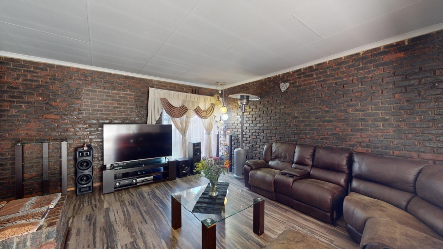 5 Bedroom Property for Sale in Sunward Park Gauteng