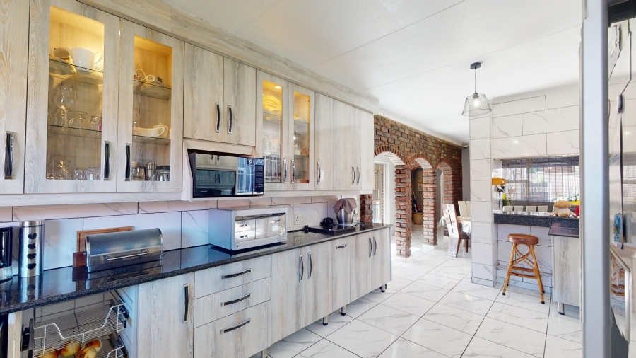 5 Bedroom Property for Sale in Sunward Park Gauteng
